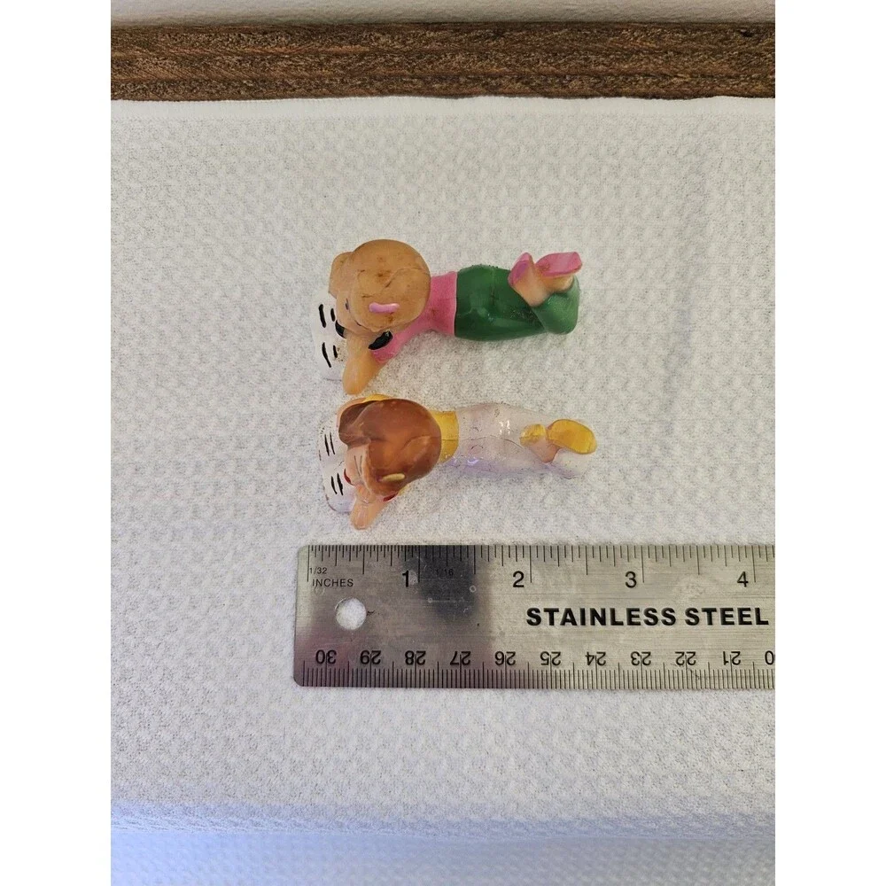 Retro Wilton Teenage Girls On Phone Birthday Cake Topper